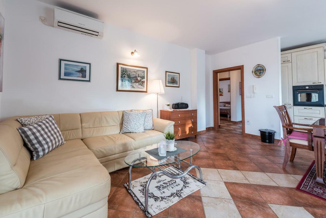 Apartments Jelavic Sutomiscica Luaran gambar